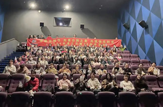 春光与你们都是这天下最好的景物，，，，节日快乐！